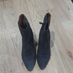 Aquatalia Women’s Gray Suede Ankle Bootie Size 8 Zip Buckle Pointed Toe